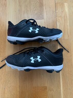 Under Armour Kids Black and White Cleats - size 5